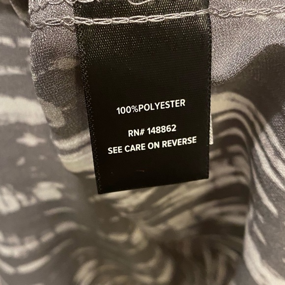 NEW✨TORRID Grey & White Crepe Smocked Blouse - Picture 10 of 11